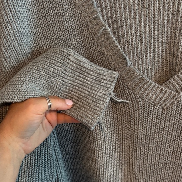 Bobi black Gray V-Neck Women's Sweater - Picture 3 of 6